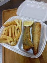 Хек с пържени картофки