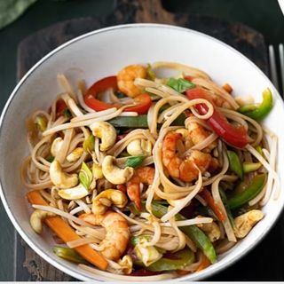 Yakisoba con Gambas y Verduras