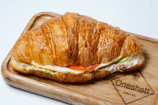 Круассан с курицей