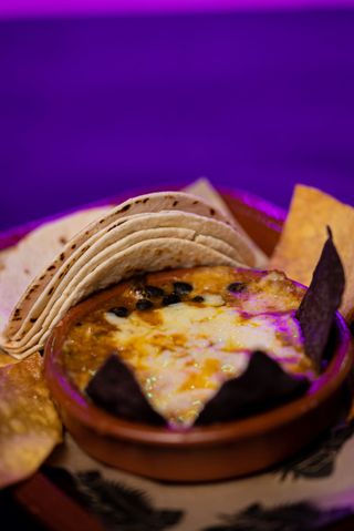 Cazuelita De Mozzarella Y Chile Con Carne