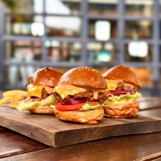 Beef sliders (mini cheeseburgers)