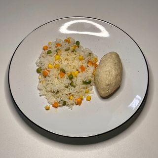 Куряча котлета на пару та рис з овочами