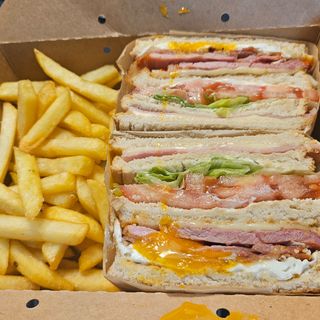 Sandwip Club Chivito