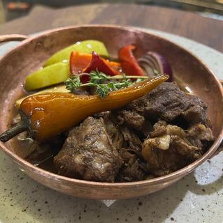 Томлена телятина з овочами  (320г)