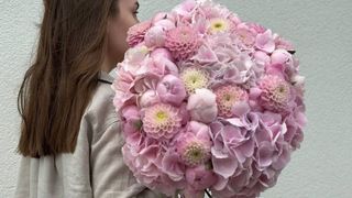 Bukiet Marzenie - sezonowe kwiaty mieszane w kolorze różowym (róża, eustoma, hortensja)