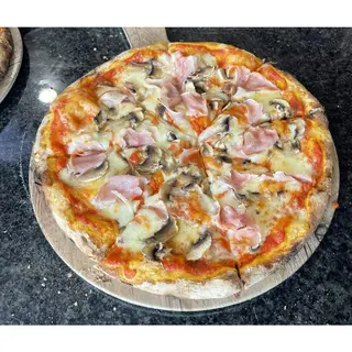 Prosciutto e Funghi Pizza with Free Gelato Scoop