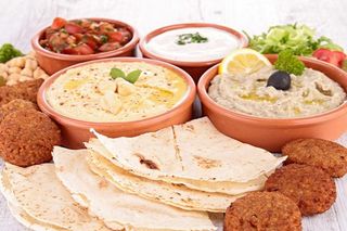 Assortiment De Mezzeh Chaudes et Froides