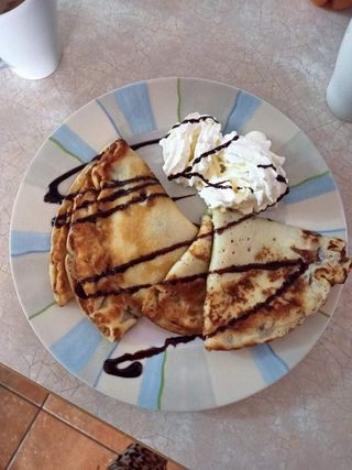 Naleśniki z serkiem i polewą czekoladową 2szt