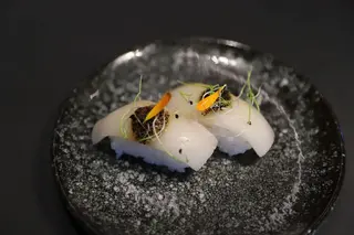 303.- Sushi Pez Mantequilla Con Trufa