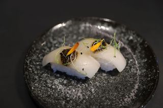 303.- Sushi Pez Mantequilla Con Trufa