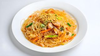 Prženi pirinčani rezanci sa piletinom (19鸡肉炒粉干)