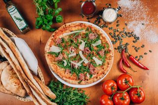 09. Pizza Prosciutto Crudo Alla Romana