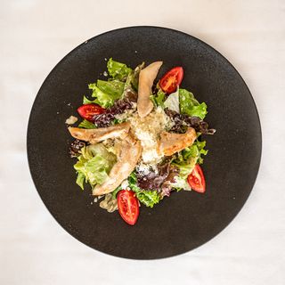 Салата Цезар с пиле (300г)