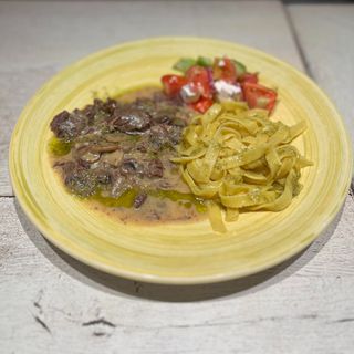 Яловичина в грибному соуся 240г