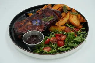 Coaste de porc cu sos bbq