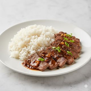 Arroz blanco con ternera en salsa y pimienta negra