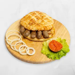 Ćevapi u domaćem somunu veliki