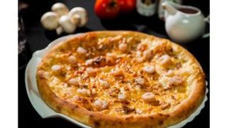 Pizza sa tunjevinom i račićima