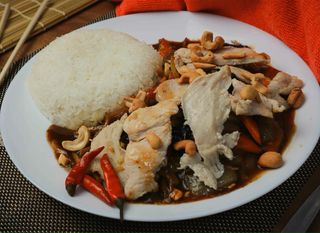 Pui cu orez și caju