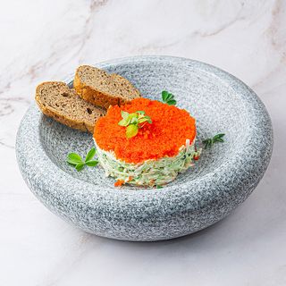 Салат с тобико и крабом