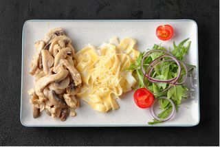 Тарелка С Куринной Грудкой И Грибами (300г)