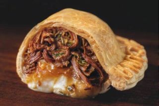Empanada Premium com carna da vazia com Provolone e Chimichurri (Vacio Provolone)
