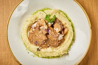 FALCUTE DE VITEL LA TIGAIE SI CARTOFI PIURE SI TRUFE