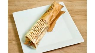 Rollo kebab z frytkami i surówką