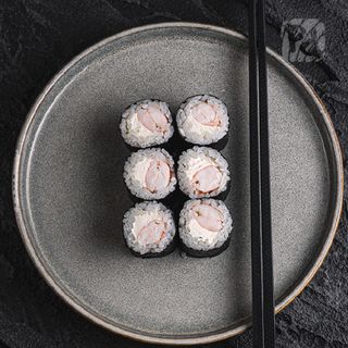 Макі з тигровою креветкою і сиром (105г)