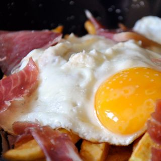 Huevos Estrellados Con Jamón Ibérico  (Especialidad)