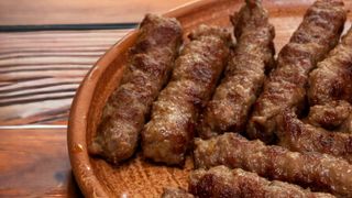 Juneći ćevapi na porciju