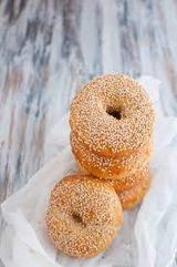 Bagel con cream cheese, crema di nocciole e arachidi tostate