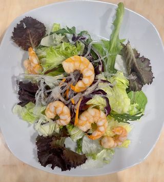 12. Ensalada de gambas