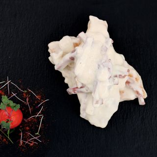 Piept de pui in sos alb cu bacon si parmezan 200g