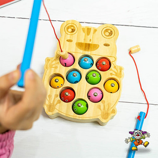 Jucarie de pescuit din lemn cu undite si pestisori