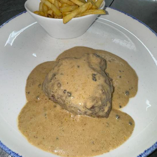Bife com Molho de Pimenta Verde