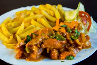 Chicken Wings with Chips