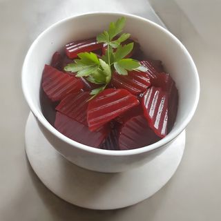 Salata de sfecla roșie la otet cu hrean