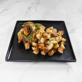 Mezzo Pollo marinato alle erbe aromatiche e limone e patate al forno