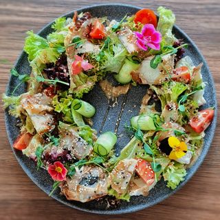 Салат з вугрем