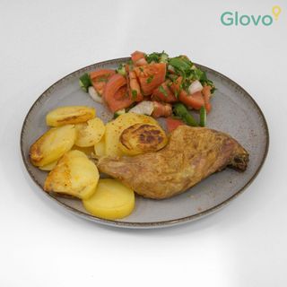 Пилешки бут с картофи плюс салата по избор