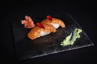Salmon nigiri