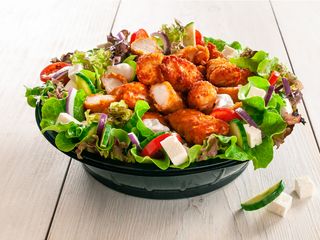 Salata cu pui crispy