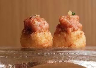 Nigiri De Crujiente De Atún Picante (2 Uds.)