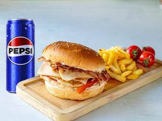 Dupli Cezar burger, pomfrit i Pepsi
