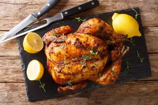 Pollo entero + patatas + 2 latas