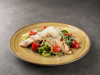 Salata Caesar cu pui