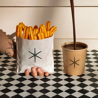 12 CHURROS CON CHOCOLATE VEGANO (500 ML)