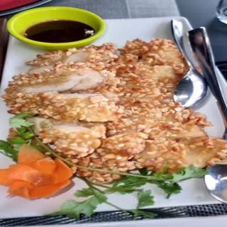 59. Pollo Crujiente Con Almendras Y Salsa De La Casa