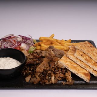 Grčki Gyros na tanjiru - svinjski